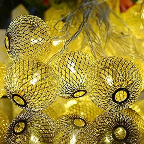 Metal Iron Ball Light (Golden)