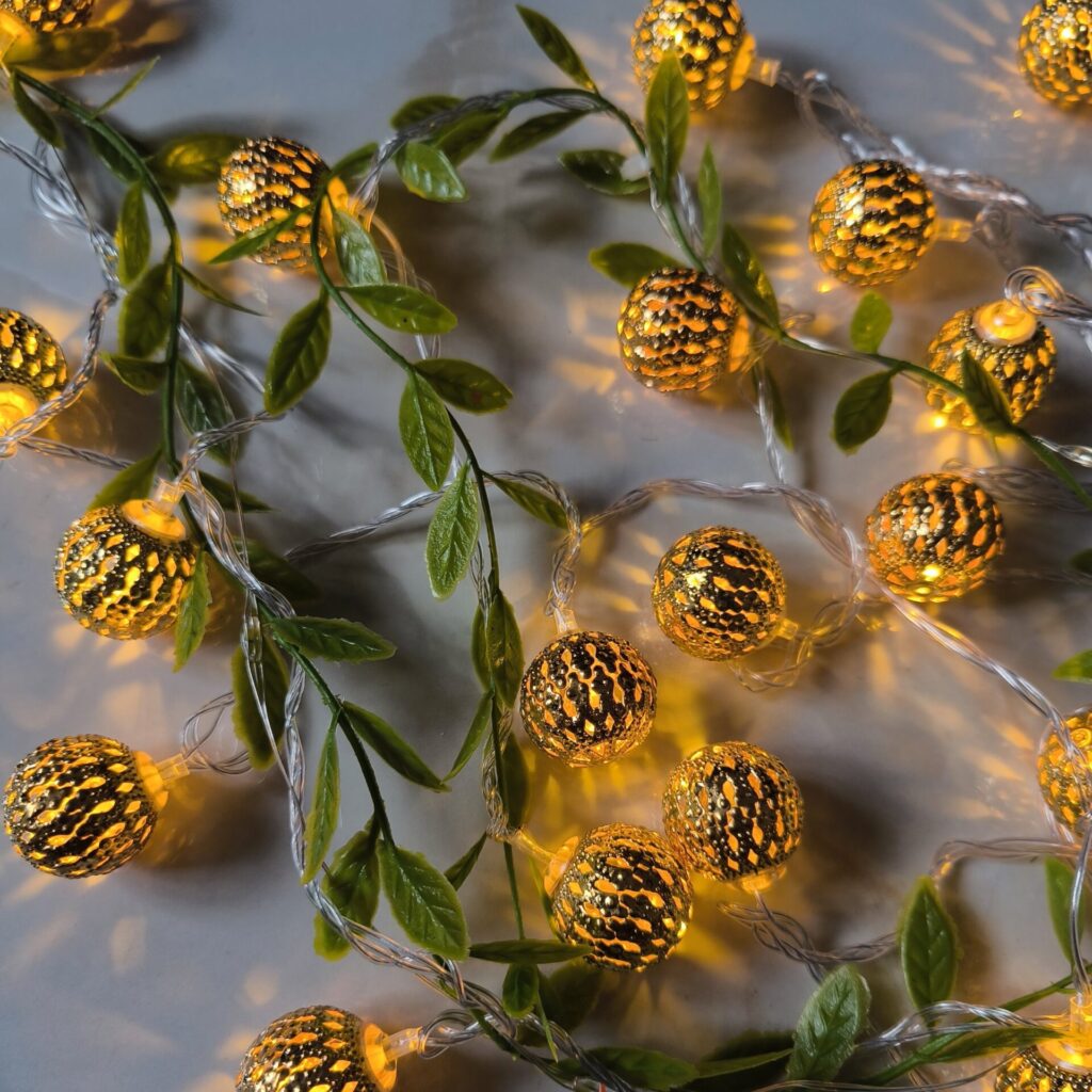 Metal ball light